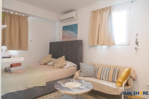 Explore Greece from Cozy City Centre Apartment