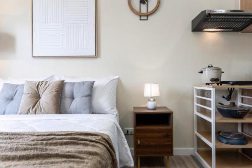 Furnished Studio Condo in Cebu IT Park with WiFi, Netflix and Pool Access