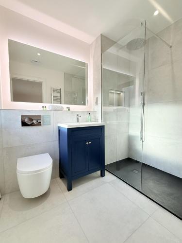 Woodlands House with Hot Tub