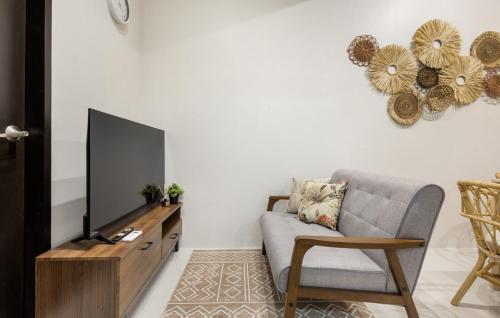 Peaceful 2 Bedroom with Balcony