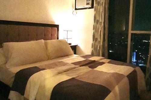 Modern and Cozy 2-Bedroom Condo in Prime Location