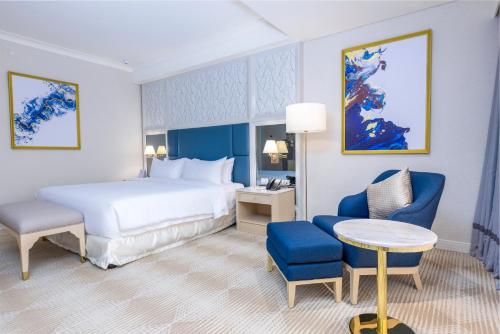 Royce Hotel & Casino