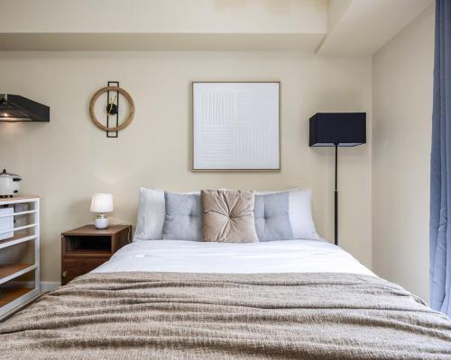 Furnished Studio in Cebu IT Park with WiFi, Netflix and Pool Access