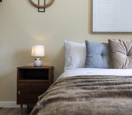 Furnished Studio in Cebu IT Park with WiFi, Netflix and Pool Access