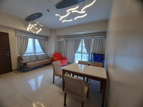 Bonifacio global city one uptown residence-2 Bedroom