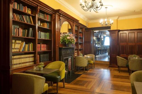 Cahir House Hotel