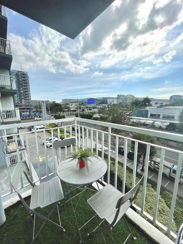 Shell Residences Mall of Asia FAMILY ROOM