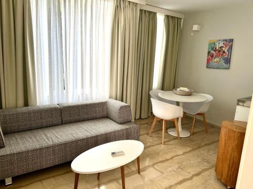 Loriet Hotel