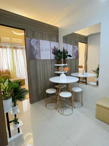 Field Residences King Elite Near NAIA Arport