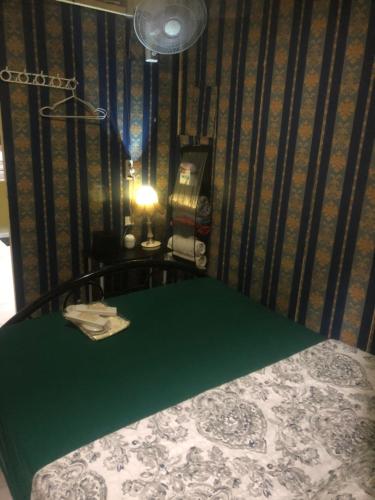 JOHNFONZ BUILDING Spacious Room