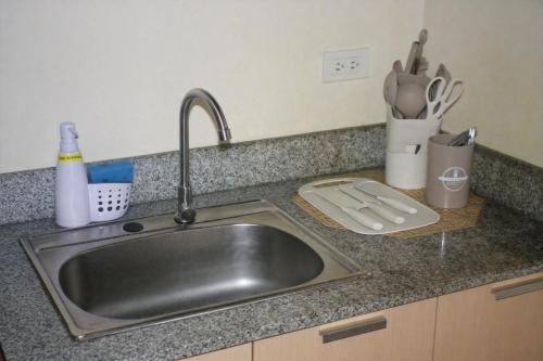 Cozy 1 Bed Studio - Minutes to NAIA and MOA