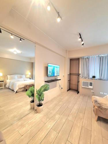 Across Manila Airport NAIA T3 Comfy Unit with Balcony