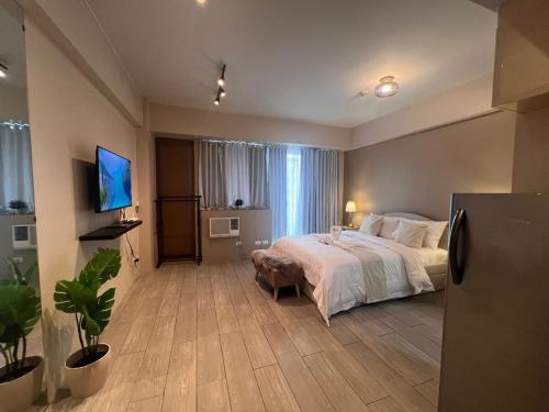 Across Manila Airport NAIA T3 Comfy Unit with Balcony