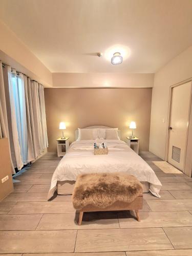 Across Manila Airport NAIA T3 Comfy Unit with Balcony