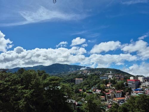 Summer Pines Loft 2 Bedroom Condo with Balcony & Free Parking