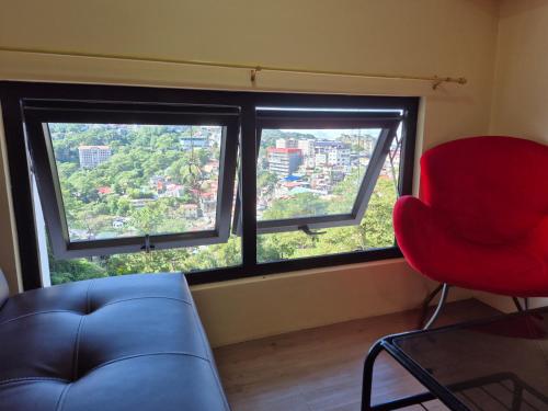 Summer Pines Loft 2 Bedroom Condo with Balcony & Free Parking