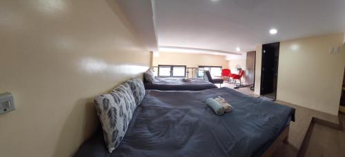 Summer Pines Loft 2 Bedroom Condo with Balcony & Free Parking