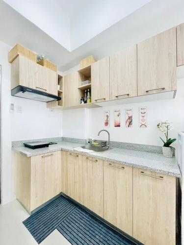 WV 21 Bright & Airy Studio