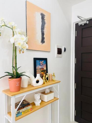 WV 21 Bright & Airy Studio