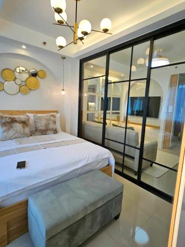 Zoe Suite in Shell Residences MOA Pasay City