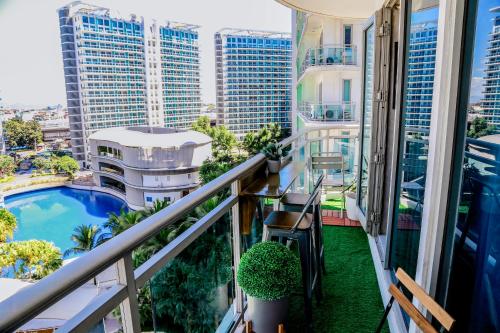 Azure Urban Resort Staycation by Solace Peak 2 bedrooms