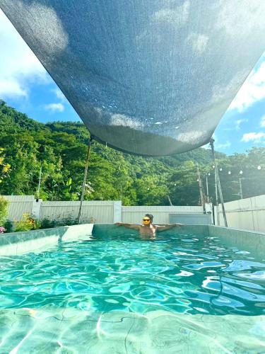 Puting Bakod- Vacation Home with Mountain & Lake View