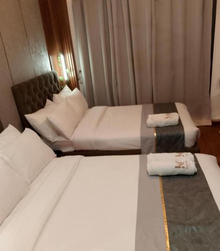 2 Double Beds with Balcony