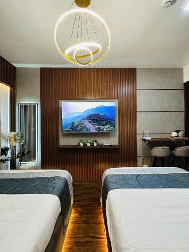 2 Double Beds with Balcony