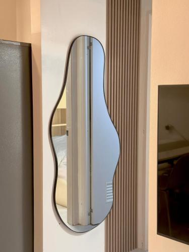 Sea Residences 2BR Pool View Unit for 4-8 pax - Beehive Stay MOA