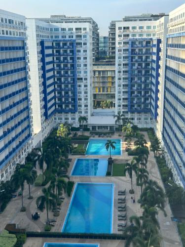 Sea Residences 2BR Pool View Unit for 4-8 pax - Beehive Stay MOA