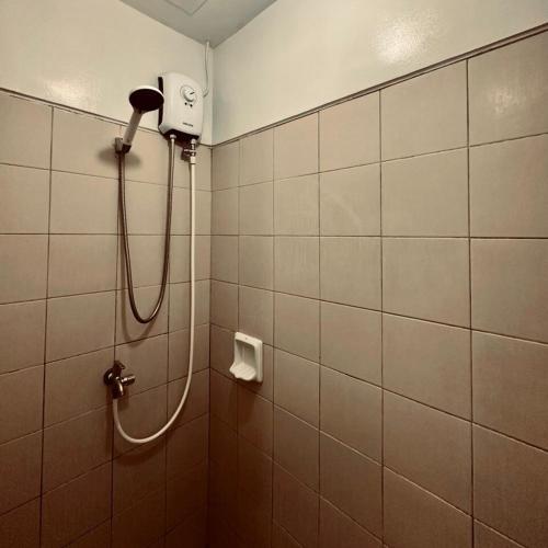 Cozy 3 bedroom Condo, Buhangin, Davao city - Free WiFi, With Pool, Gym, and Near Abreeza Mall