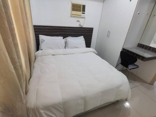 2 BR APT in SEA RESIDENCES