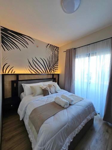 New Modern Pool Front Condo Near IT Park