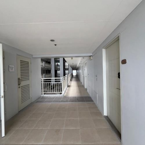 2br condo corner unit with 2 picturesque views from the balcony