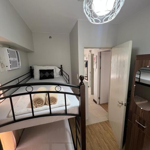 2br condo corner unit with 2 picturesque views from the balcony