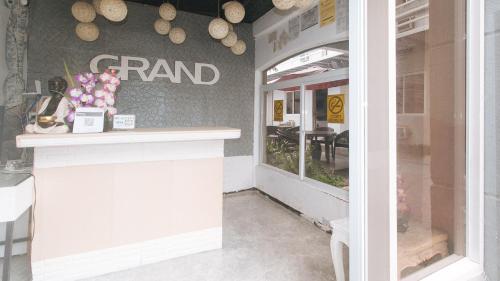 Grand Peninsula Suites