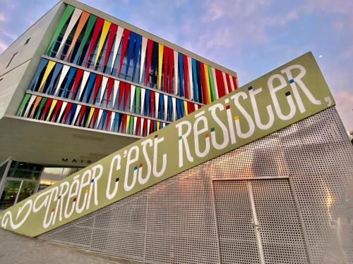 Auberge de jeunesse Hi Lille Stephane Hessel