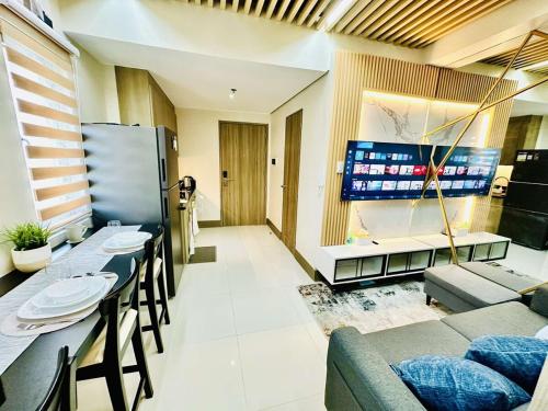 Royal Fame Residency