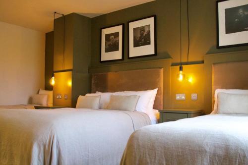 Fiddle And Bow Hotel