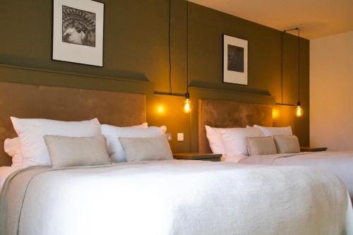 Fiddle And Bow Hotel