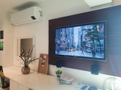 L1 Twin Bed Staycation in Bonifacio Global City 8