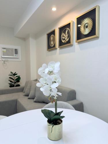 Dahlia - Two Bedroom Condo Unit with Veranda