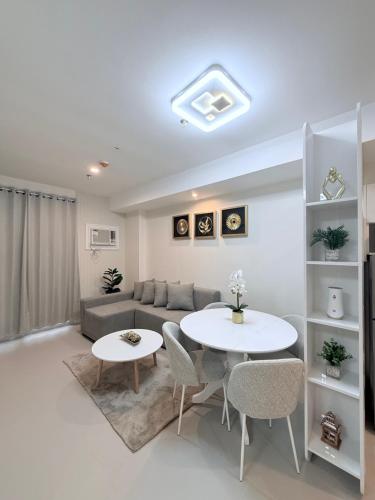 Dahlia - Two Bedroom Condo Unit with Veranda