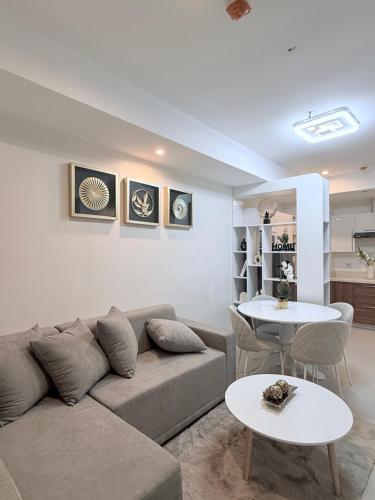 Dahlia - Two Bedroom Condo Unit with Veranda