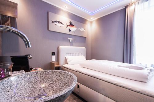 Stay-Inn Boardinghouse