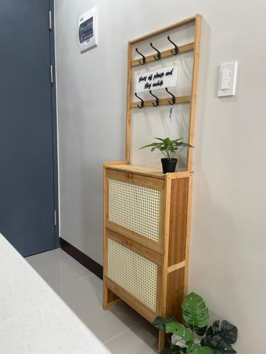 Condo near Airport, CCLEX Balcony Pool View