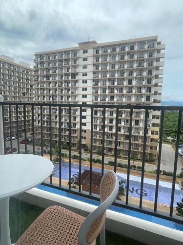 Condo near Airport, CCLEX Balcony Pool View