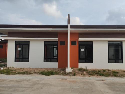 Whole Furnished House with Parking and Sea View