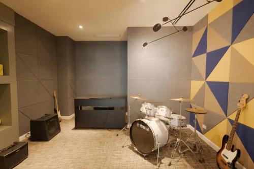 The Residences at Commonwealth with Balcony, Pool, Gym near Batasan UP