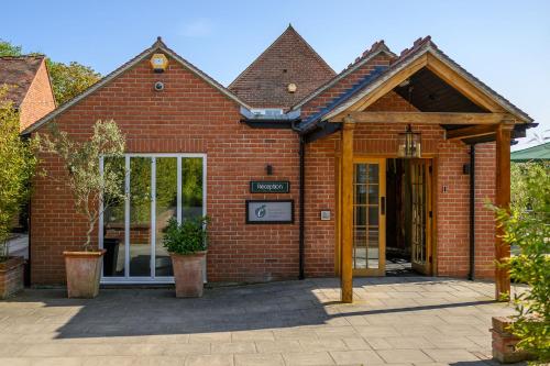 Crouchers Orchards Hotel